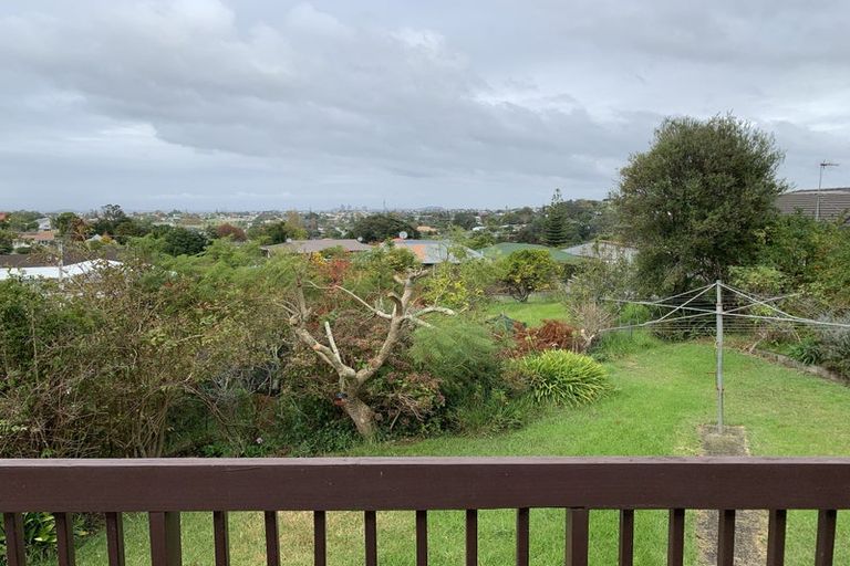 Photo of property in 308 Wairau Road, Glenfield, Auckland, 0629