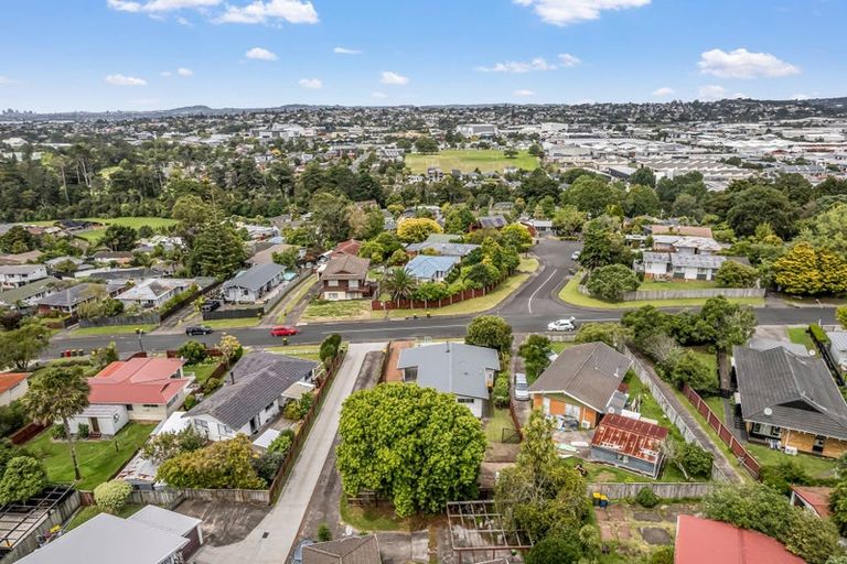 Photo of property in 28 Eyre Street, Henderson, Auckland, 0612