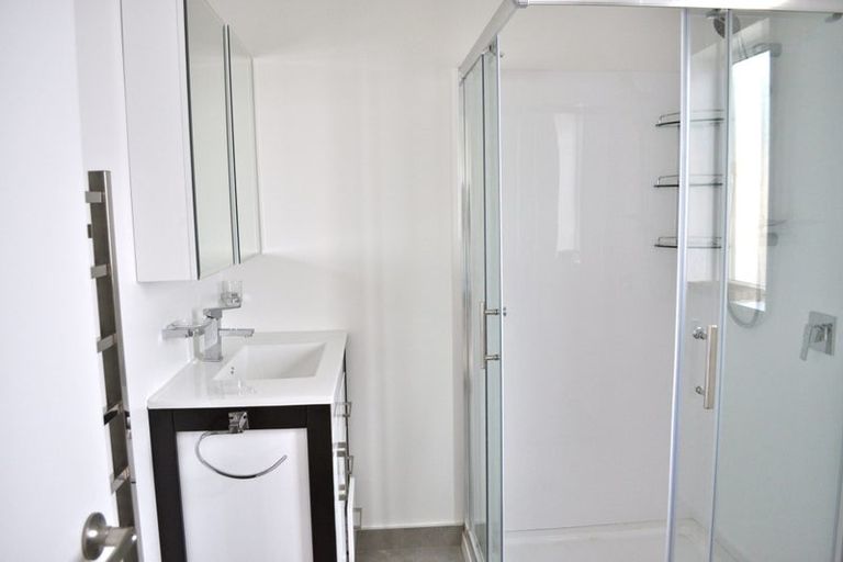 Photo of property in 8 Kopiko Way, Brooklyn, Wellington, 6021