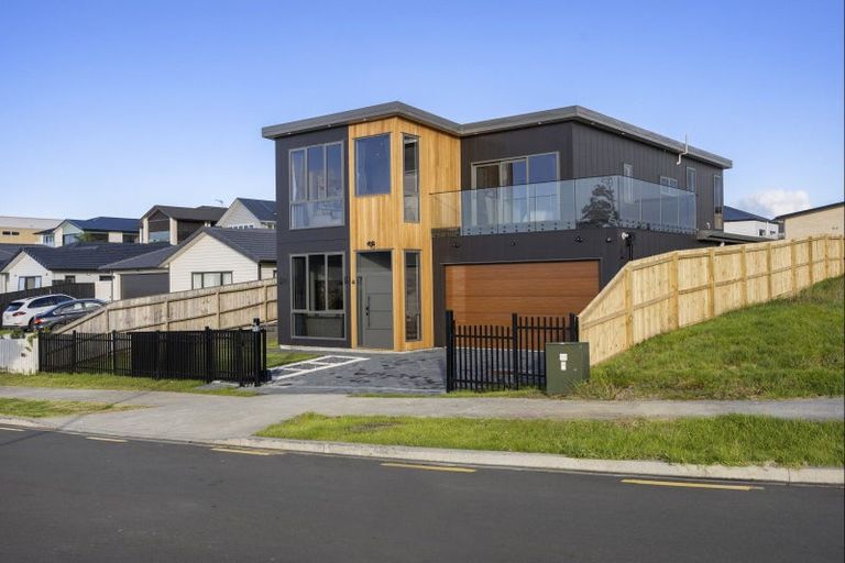 Photo of property in 32 Tahuna Minhinnick Drive, Glenbrook, Waiuku, 2681