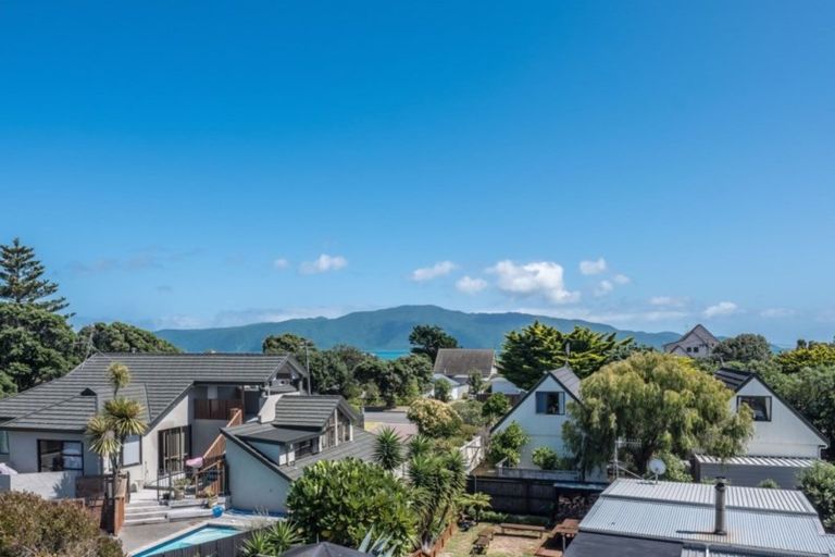 Photo of property in 6 Mahana Road, Paraparaumu Beach, Paraparaumu, 5032