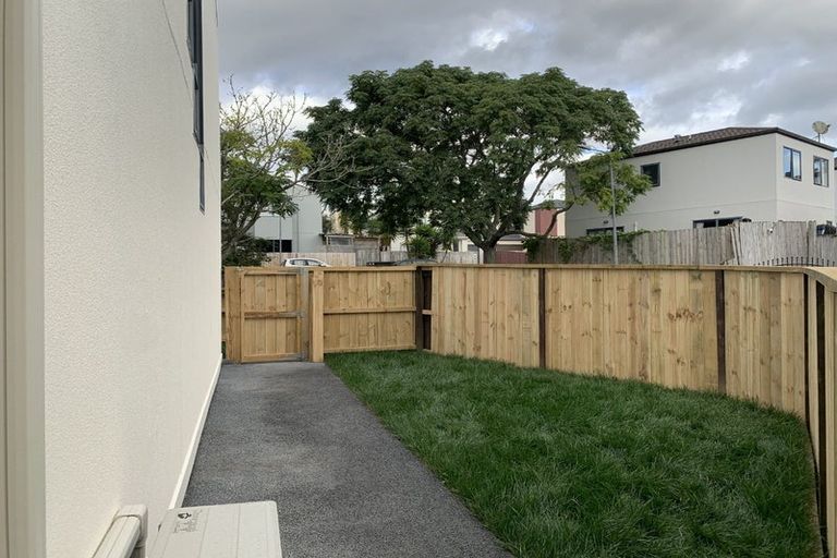 Photo of property in 17 Sun Place, Henderson, Auckland, 0612