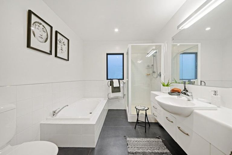 Photo of property in 1/58 The Parade, Bucklands Beach, Auckland, 2012