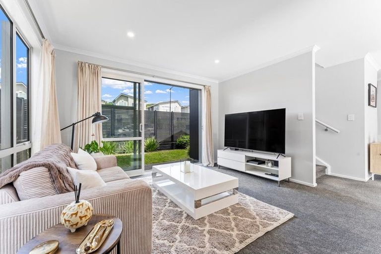 Photo of property in 48 Karepiro Drive, Stanmore Bay, Whangaparaoa, 0932