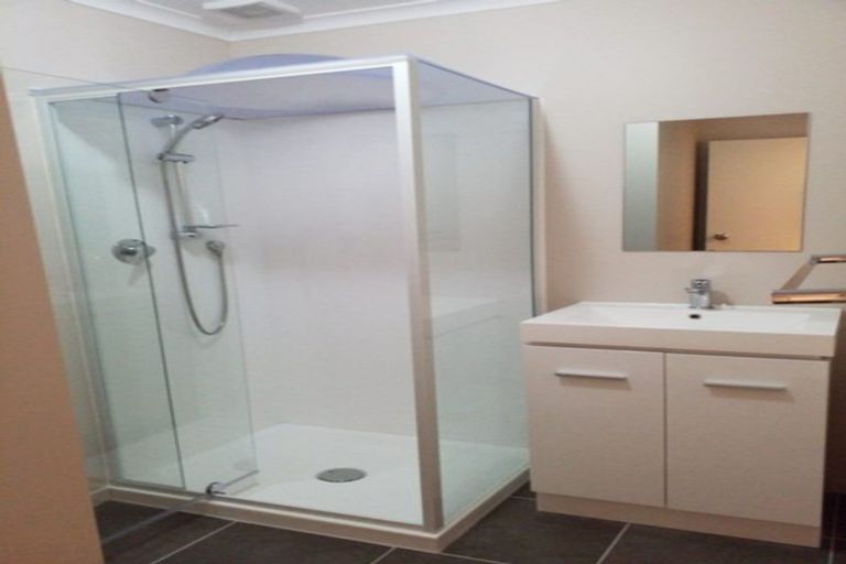 Photo of property in 9 Rangitane Street, Maupuia, Wellington, 6022