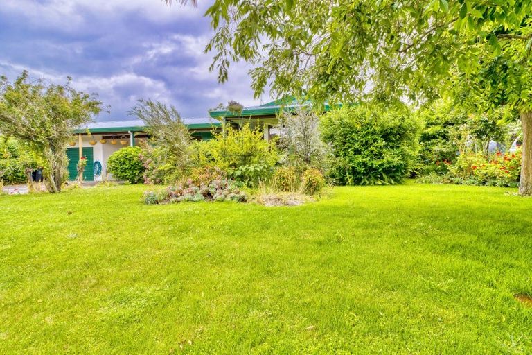 Photo of property in 11 Deakin Place, Clive, 4102