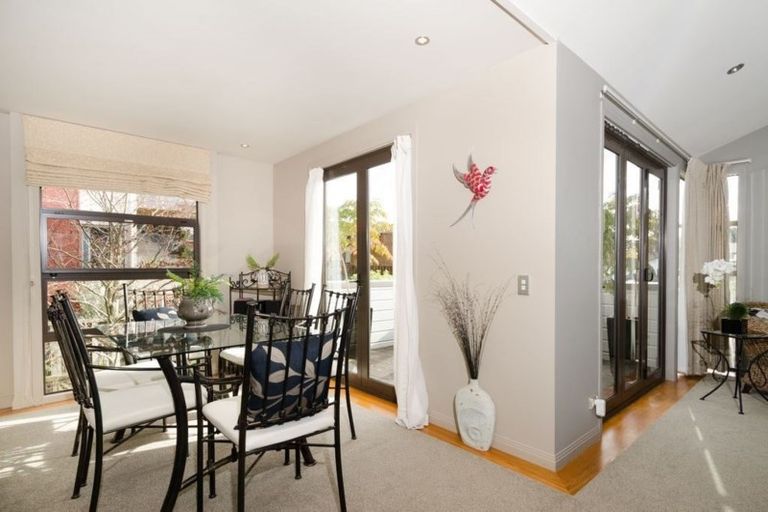 Photo of property in 135 Wiseley Road, West Harbour, Auckland, 0618