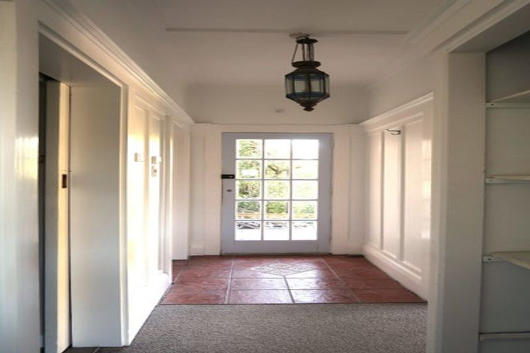 Photo of property in 58 Hungerford Road, Houghton Bay, Wellington, 6023