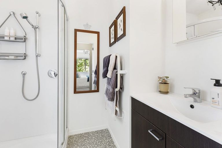 Photo of property in 6 Sasanqua Way, Crofton Downs, Wellington, 6035