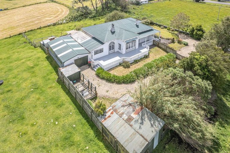 Photo of property in 135 Weraroa Road, Waverley, 4510