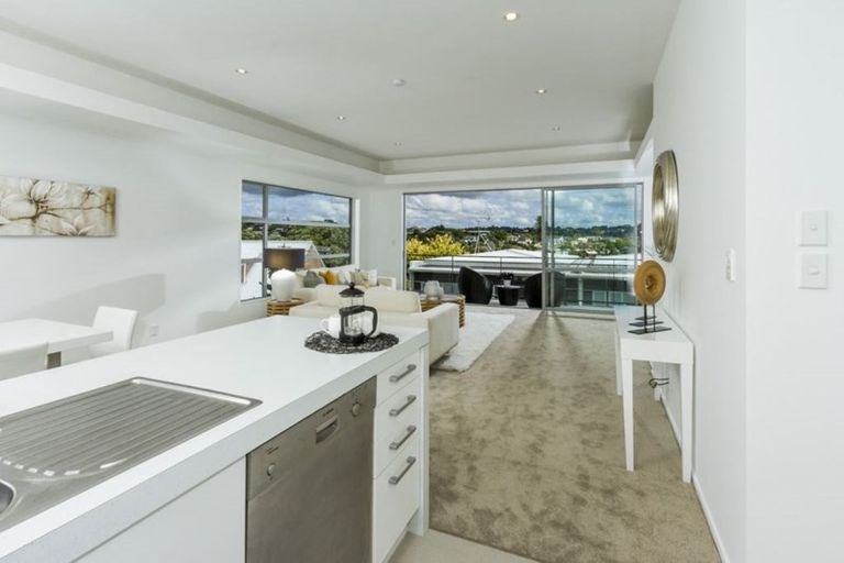 Photo of property in 5/49 Browns Road, Browns Bay, Auckland, 0630