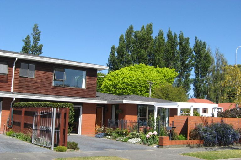 Photo of property in 2 Rubens Place, Burnside, Christchurch, 8053