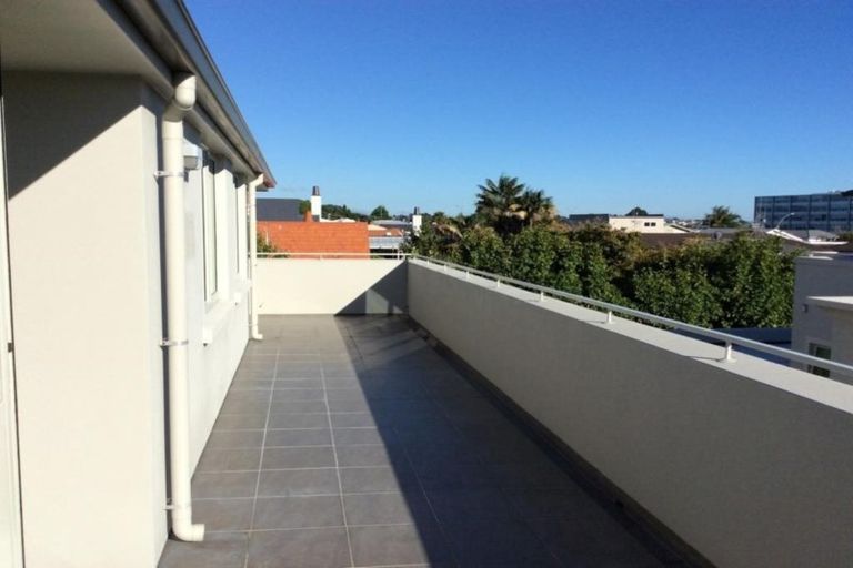 Photo of property in 5/235 Devonport Road, Tauranga, 3110