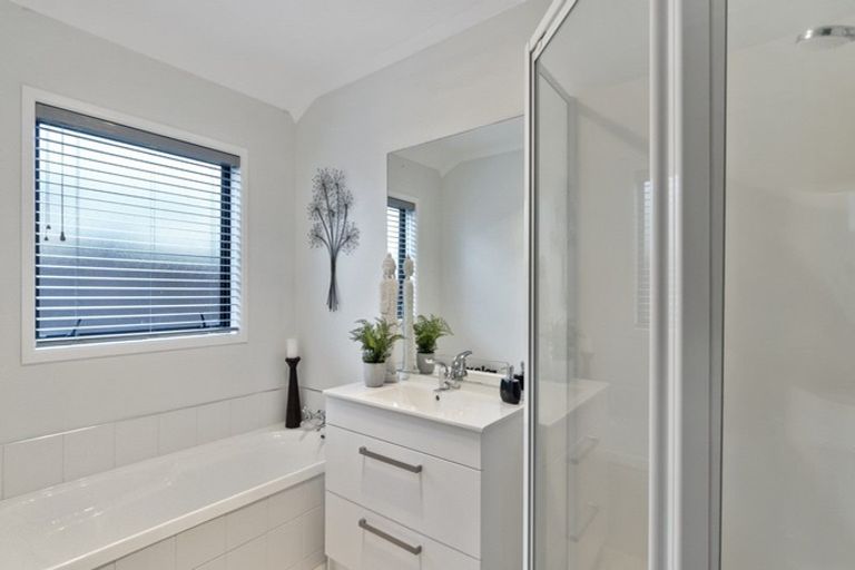 Photo of property in 13 Saxon Woods Drive, Rototuna North, Hamilton, 3210