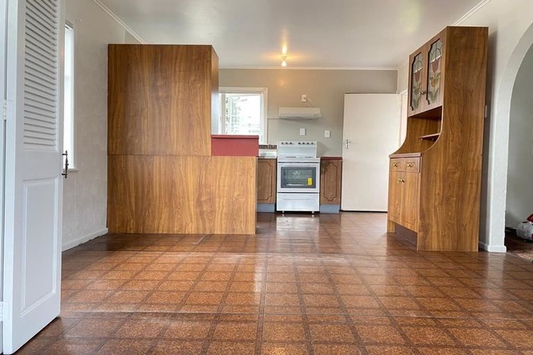 Photo of property in 47 Royal View Road, Te Atatu South, Auckland, 0610