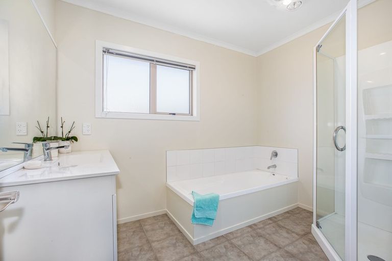 Photo of property in 10 Routeburn Avenue, Aotea, Porirua, 5024