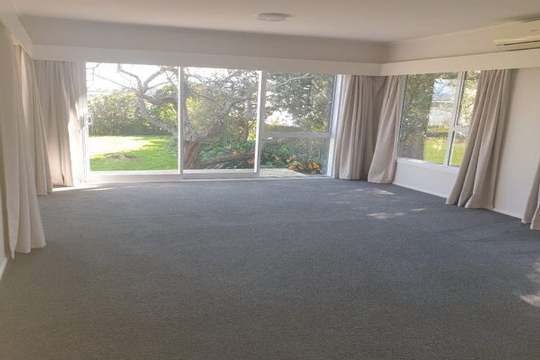 Photo of property in 17 Shanley Crescent, Waiuku, 2123