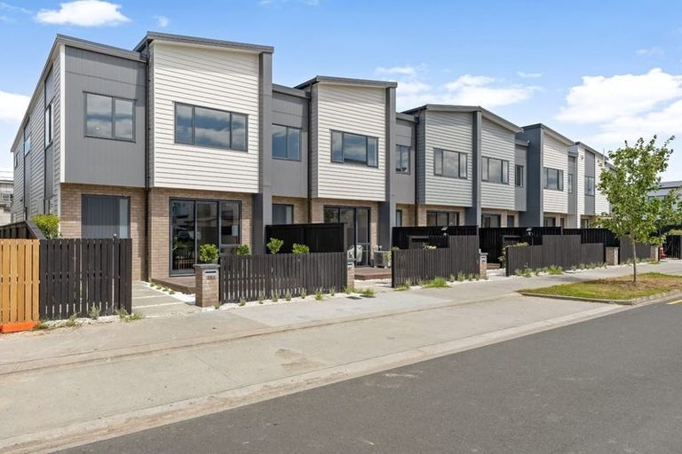 Photo of property in 30a Skua Road, Hobsonville, Auckland, 0616