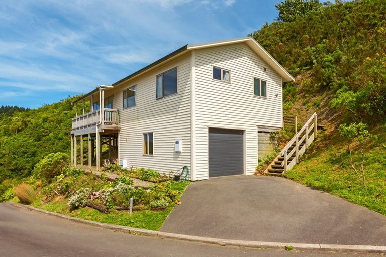 Photo of property in 14 Chastudon Place, Tawa, Wellington, 5028