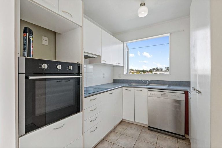 Photo of property in 1/14 Chislehurst Street, Henderson, Auckland, 0612
