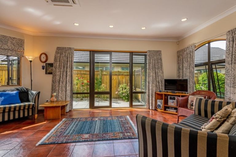 Photo of property in 2 Heritage Place, Terrace End, Palmerston North, 4410