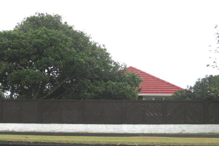 Photo of property in 4319 Great North Road, Glendene, Auckland, 0602