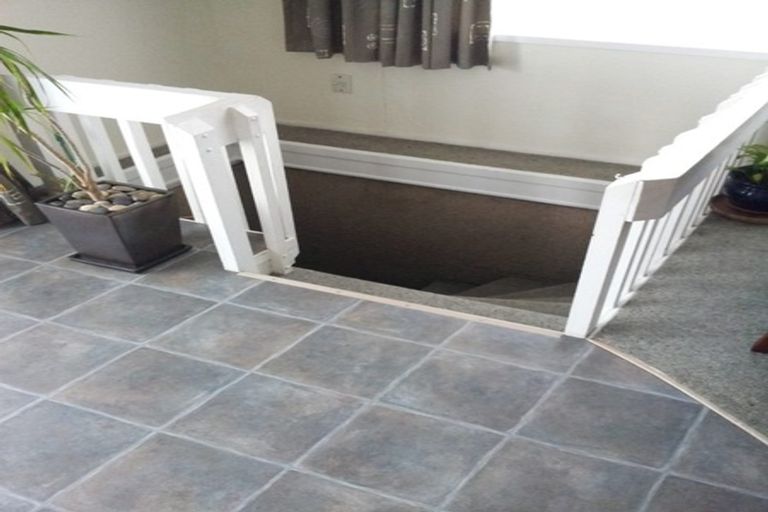 Photo of property in 1/28 Prince Regent Drive, Half Moon Bay, Auckland, 2012