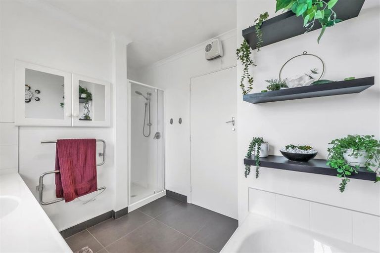 Photo of property in 140 Kendal Avenue, Burnside, Christchurch, 8053