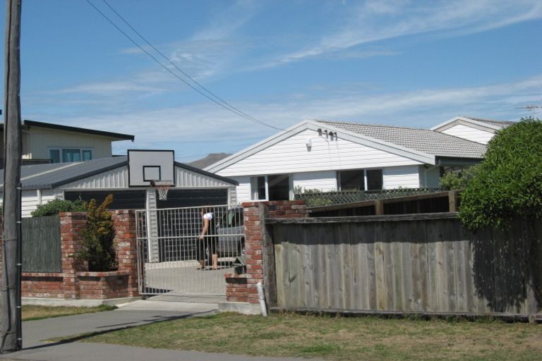Photo of property in 464 Marine Parade, South New Brighton, Christchurch, 8062