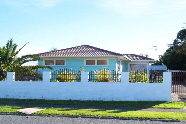 Photo of property in 115 Raglan Street, Mangere East, Auckland, 2024