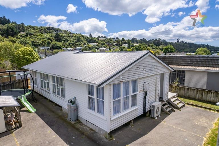 Photo of property in 14 Young Grove, Stokes Valley, Lower Hutt, 5019