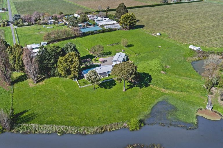 Photo of property in 2 Swamp Road, Dillons Point, Blenheim, 7273