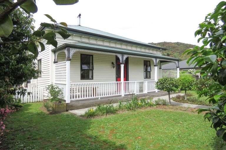 Photo of property in 83 Dick Street, Reefton, 7830