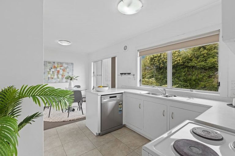 Photo of property in 2/50a Taharoto Road, Takapuna, Auckland, 0622