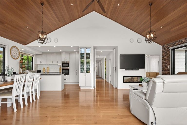 Photo of property in 100 Condor Drive, Pyes Pa, Tauranga, 3112