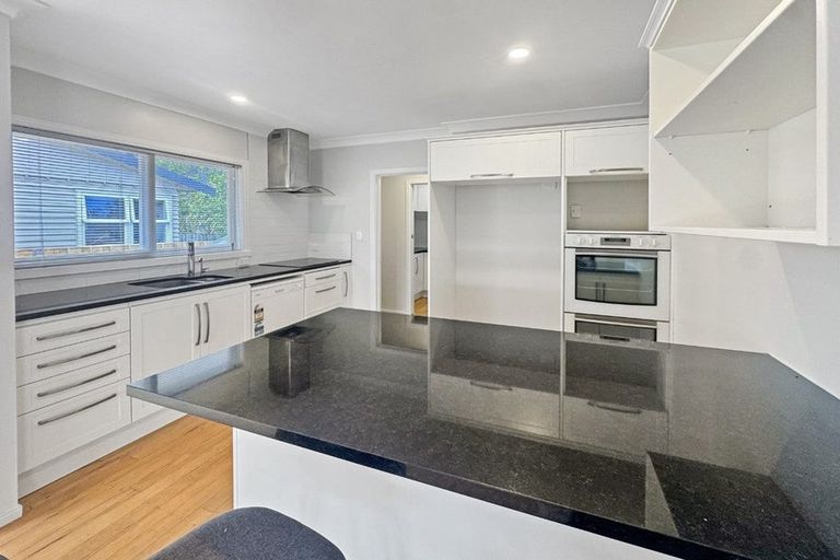 Photo of property in 55 Cambridge Road, Riverhead, 0820