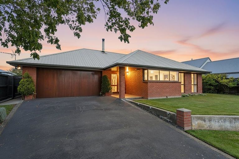 Photo of property in 5 Hinton Place, Rangiora, 7400