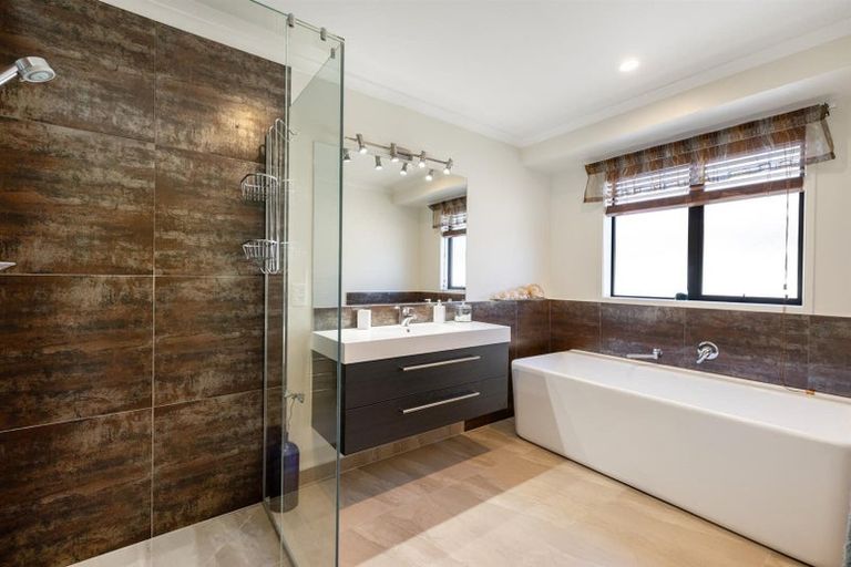 Photo of property in 10 Sophora Place, Papamoa Beach, Papamoa, 3118