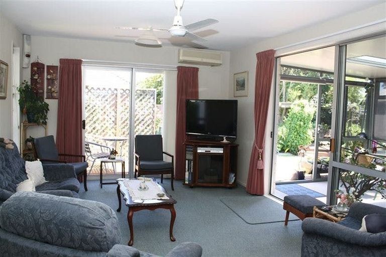 Photo of property in 2/456 Main South Road, Hornby, Christchurch, 8042