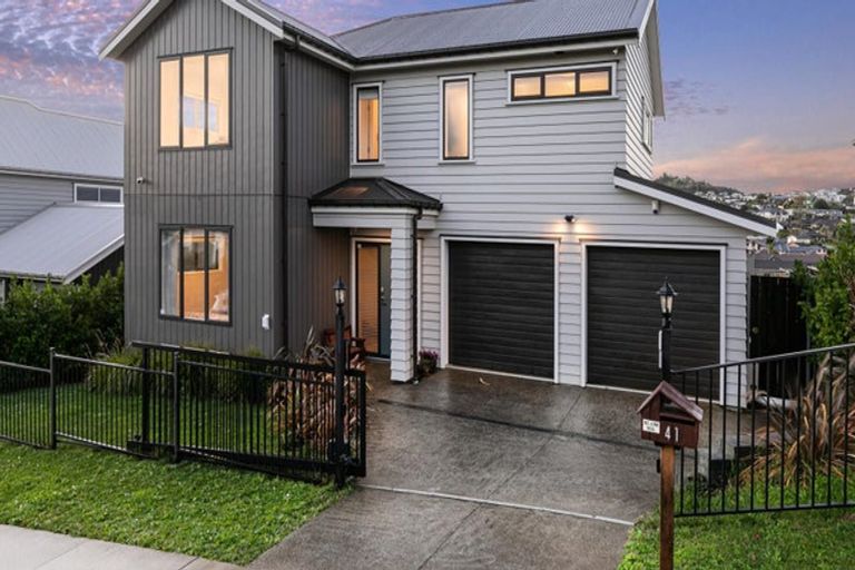 Photo of property in 41 Maka Terrace, Orewa, 0931