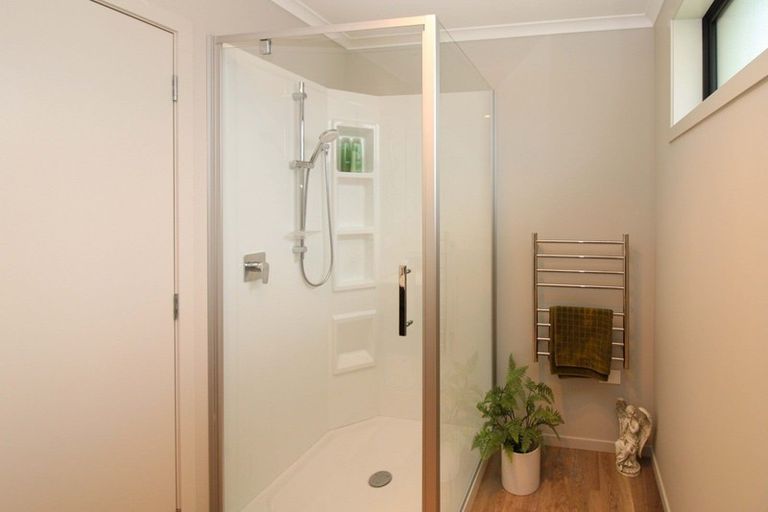 Photo of property in 6 Angus Place, Carterton, 5713