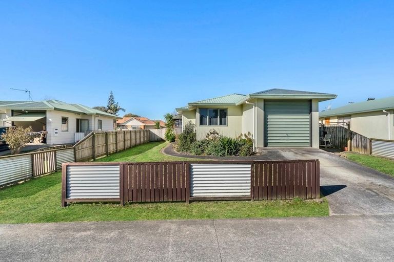 Photo of property in 15 Josie Lane, Manurewa, Auckland, 2102