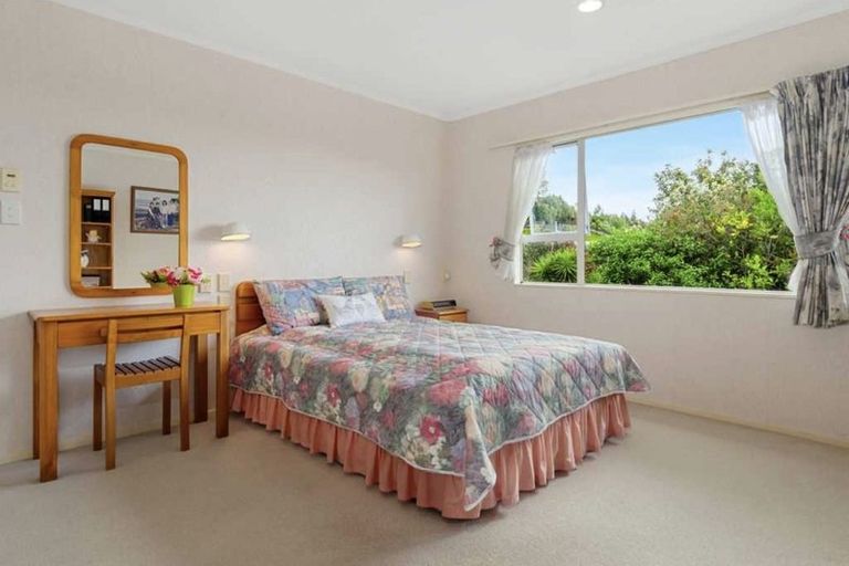Photo of property in 76 Crestview Place, Browns Bay, Auckland, 0630
