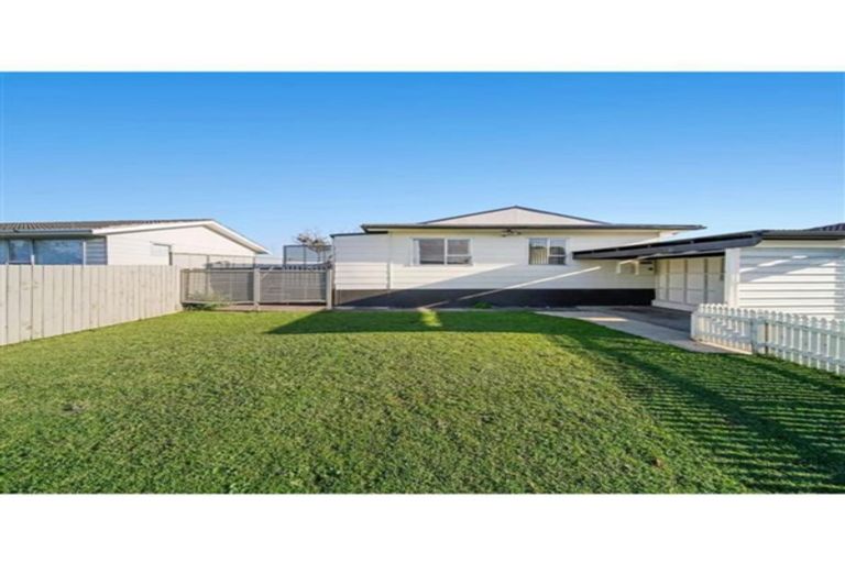 Photo of property in 1/15 Moncrieff Avenue, Clendon Park, Auckland, 2103