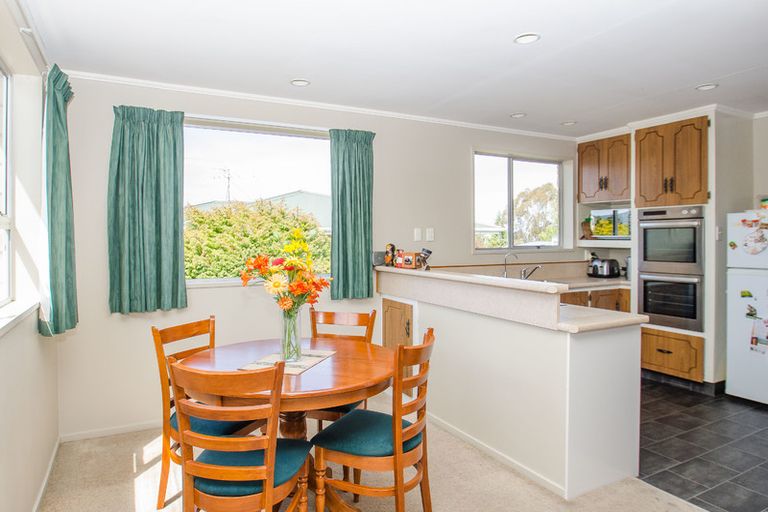 Photo of property in 2 Estuary Crescent, Fairfield, Dunedin, 9018