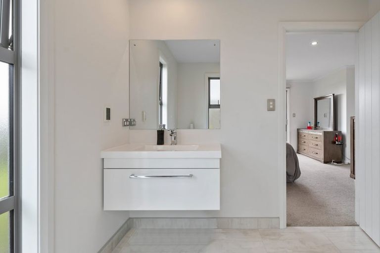 Photo of property in 27 Silicon Way, Fitzherbert, Palmerston North, 4410