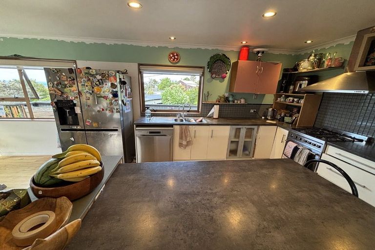 Photo of property in 63 Elliston Crescent, Stanmore Bay, Whangaparaoa, 0932