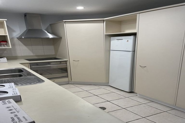 Photo of property in 2b/5 Kent Terrace, Mount Victoria, Wellington, 6011