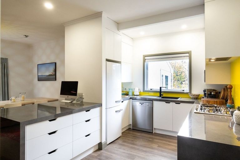 Photo of property in 22 Enfield Road, Hospital Hill, Napier, 4110