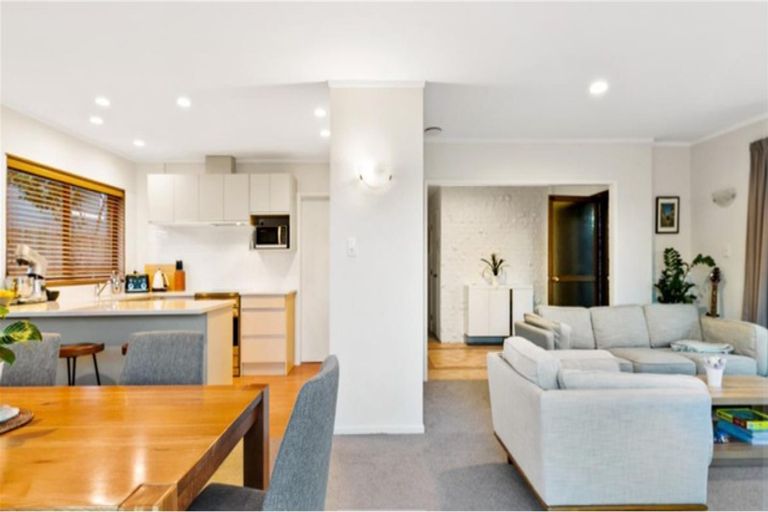 Photo of property in 1/67 Seaview Road, Castor Bay, Auckland, 0620